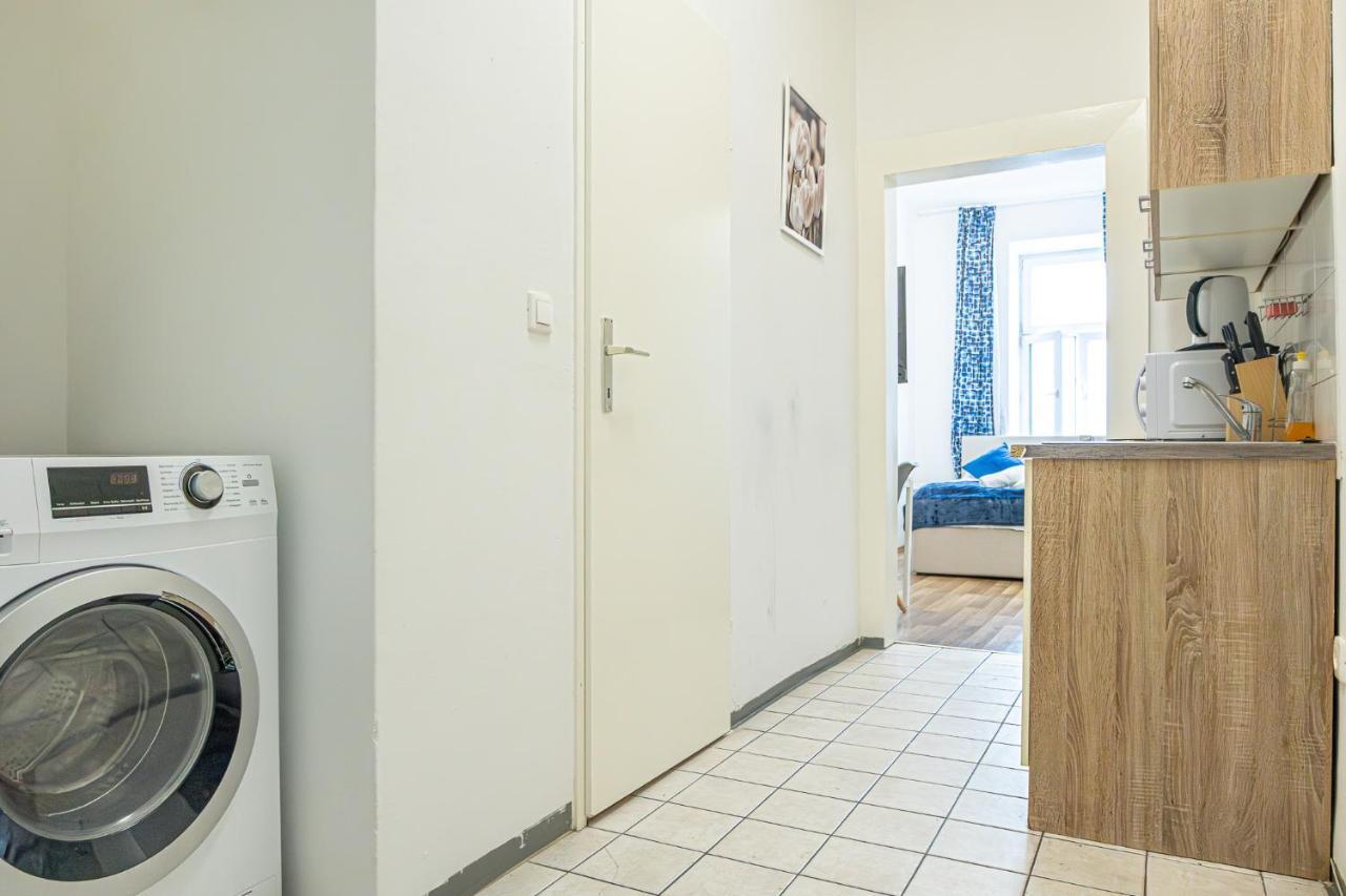 Modern Comforts: Chic Studio Apt Centrally Located فيينا المظهر الخارجي الصورة