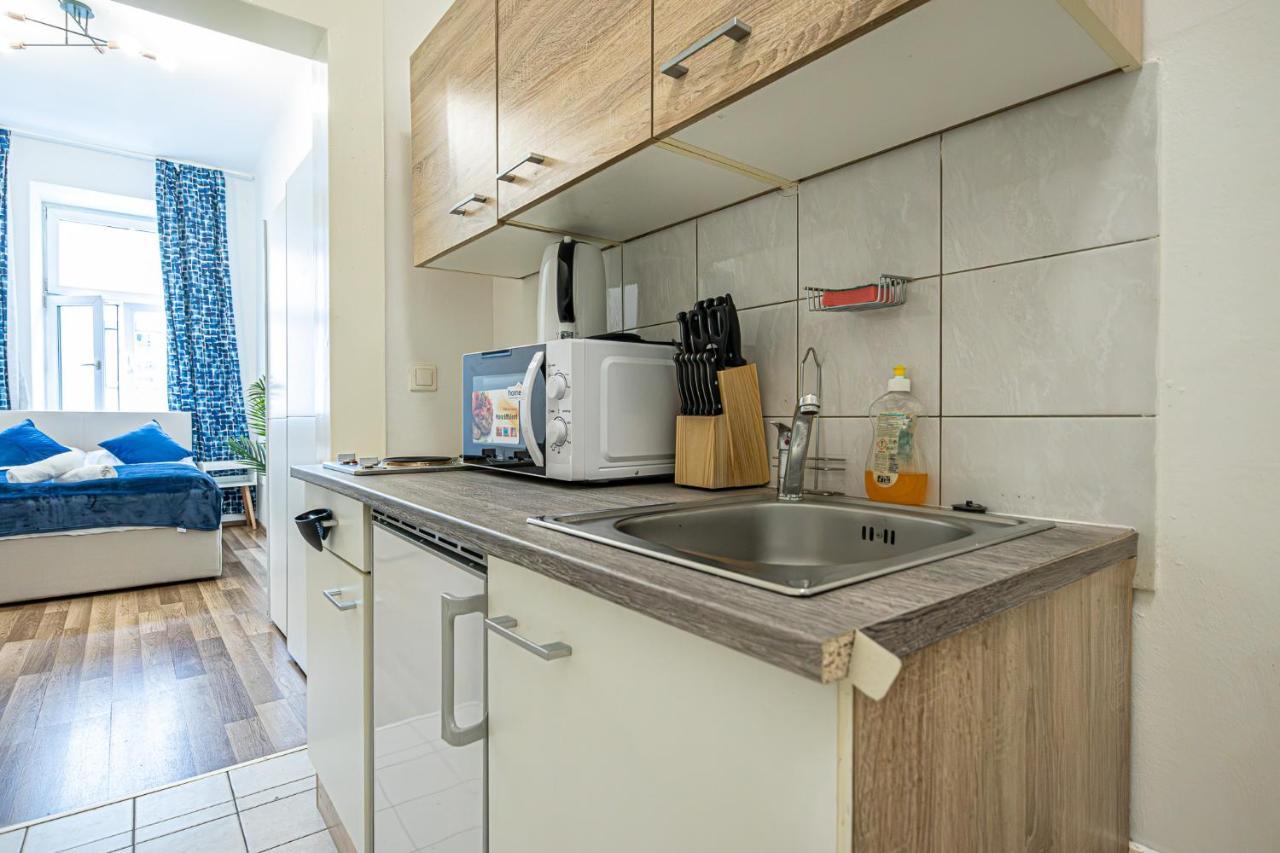 Modern Comforts: Chic Studio Apt Centrally Located فيينا المظهر الخارجي الصورة